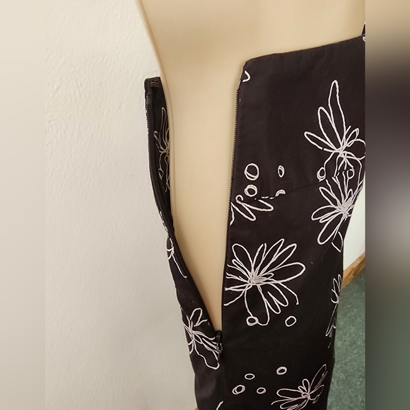 Rafaella Skirt 97% Cotton Floral Black Size 10 - Picture 7 of 9